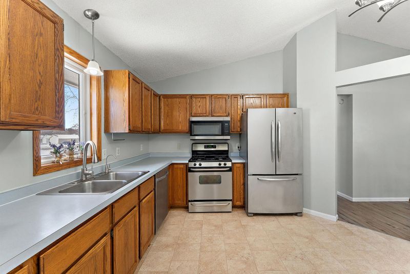 14797 Haven Dr, Apple Valley, MN 55124