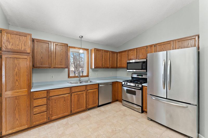 14797 Haven Dr, Apple Valley, MN 55124