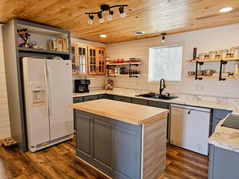 1724 Laurel St, Brainerd, MN 56401