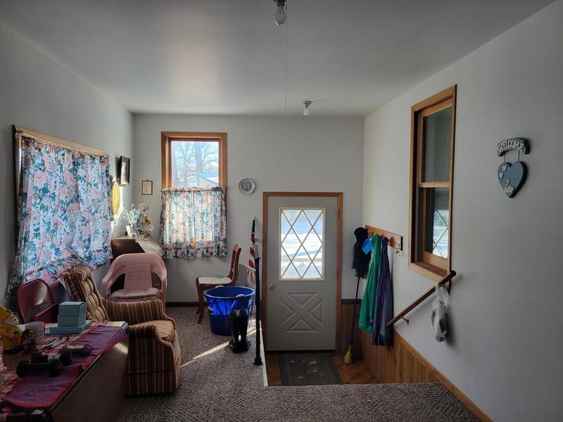 105 2nd St N, Karlstad, MN 56732