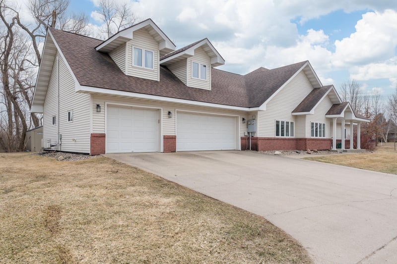 101 Shoreview Dr, Elysian, MN 56028