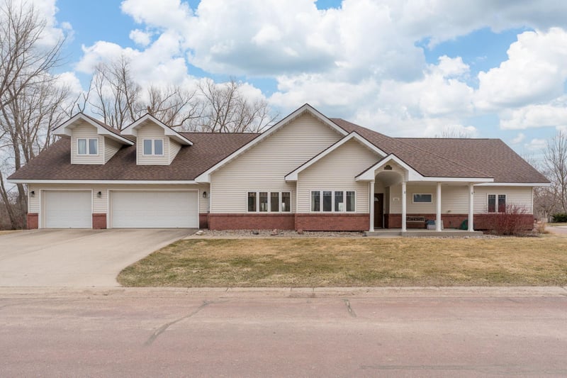 101 Shoreview Dr, Elysian, MN 56028