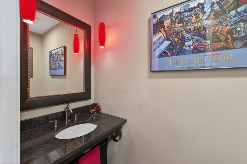 100 2nd St SE #804, Minneapolis, MN 55414