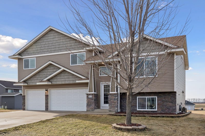 312 10th St SE, Freeport, MN 56331
