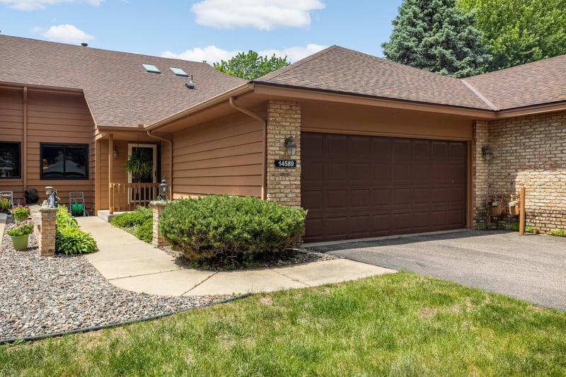 14589 Embassy Ave, Apple Valley, MN 55124