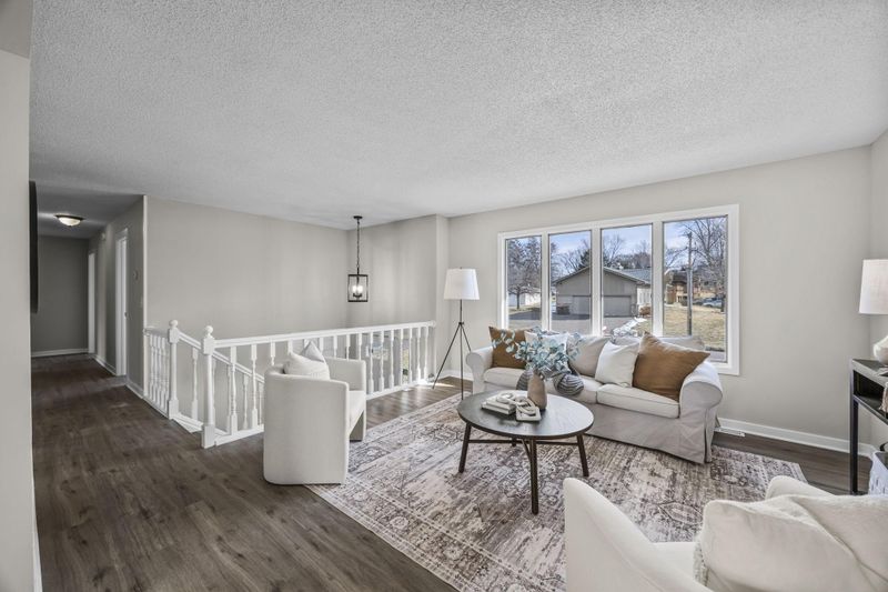 4916 Granada Ave N, Oakdale, MN 55128