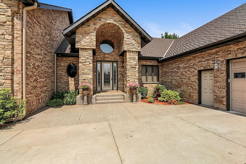 2177 Mill Pond Dr, Saint Cloud, MN 56303