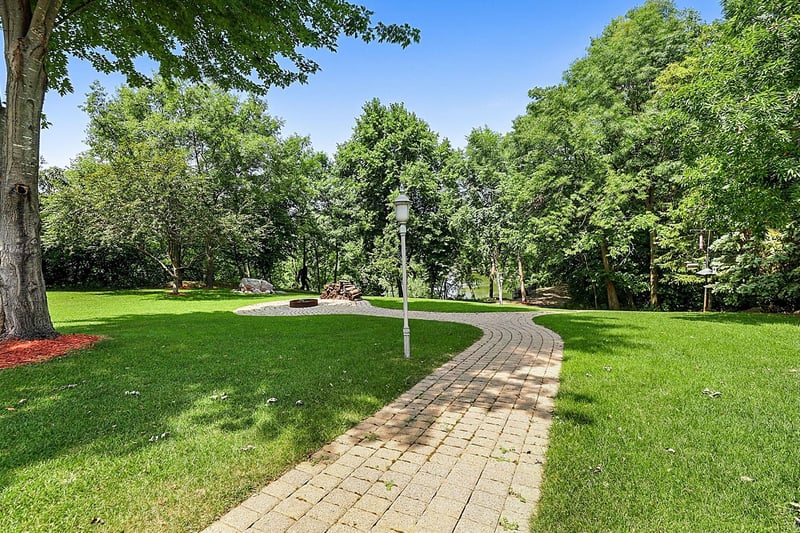 2177 Mill Pond Dr, Saint Cloud, MN 56303