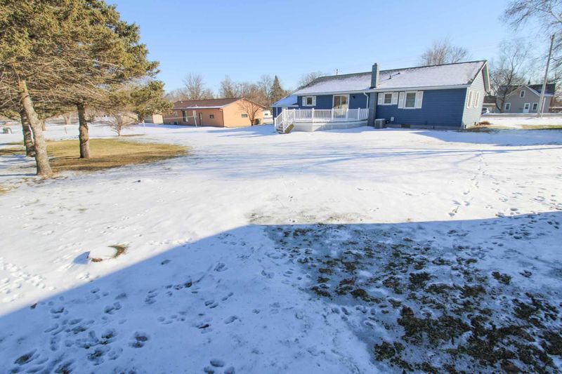 105 5th St NE, Melrose, MN 56352