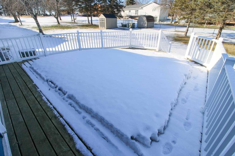 105 5th St NE, Melrose, MN 56352