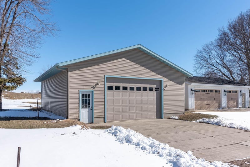 125 Willow Point Dr, Elysian, MN 56028