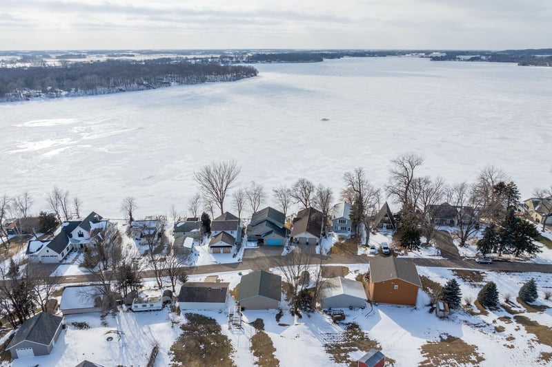 125 Willow Point Dr, Elysian, MN 56028