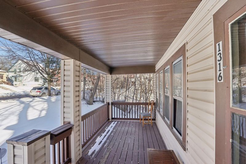 1316 E 2nd St, Duluth, MN 55805