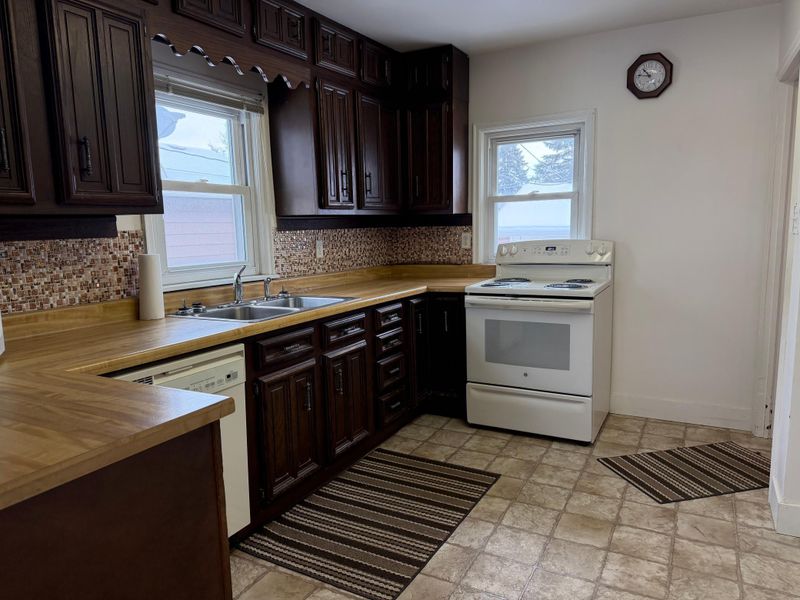 818 16th St N, Moorhead, MN 56560