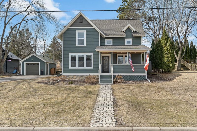 1002 5th St S, Stillwater, MN 55082