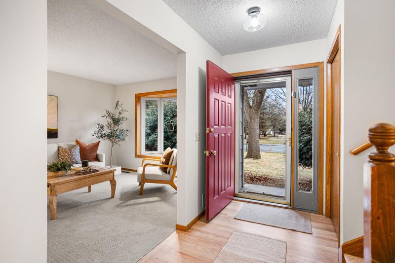 6320 Larch Ln N, Maple Grove, MN 55369