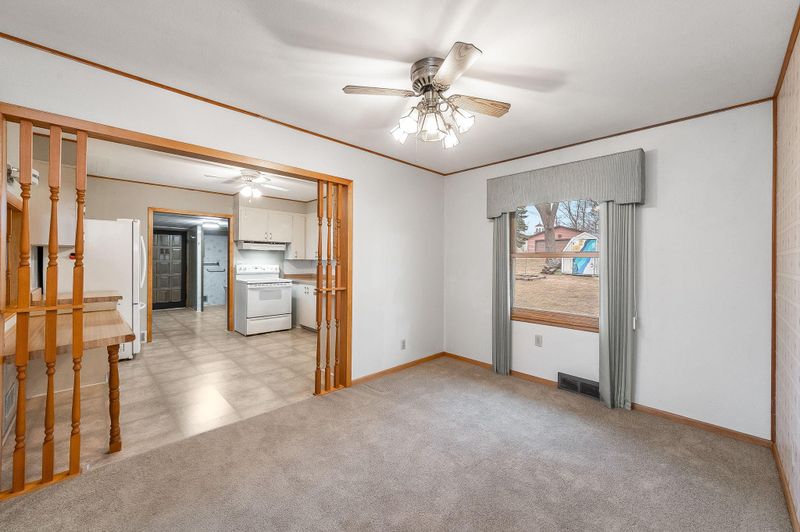 204 1st St, Welcome, MN 56181