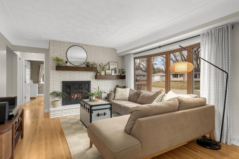 1981 Glenpaul Ave, Arden Hills, MN 55112