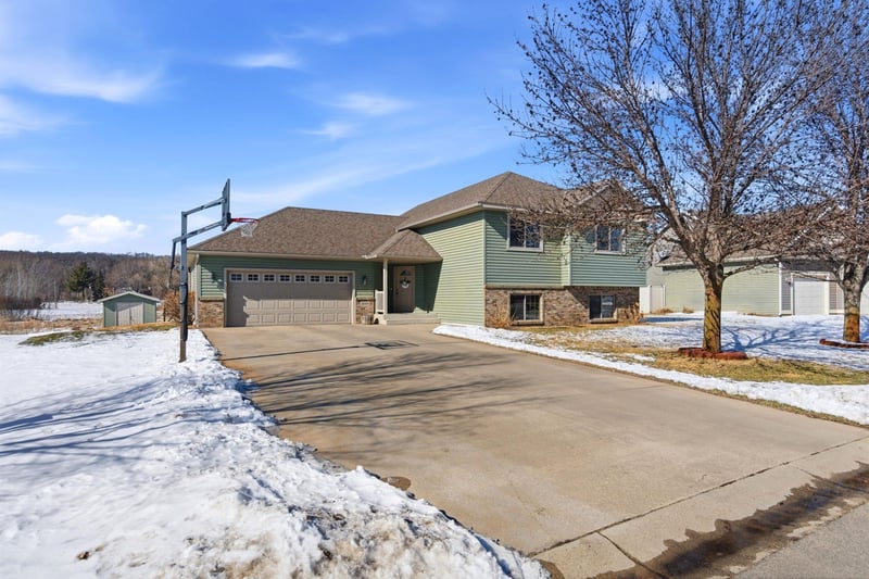 26109 Bluebird Ln, Rockville, MN 56301