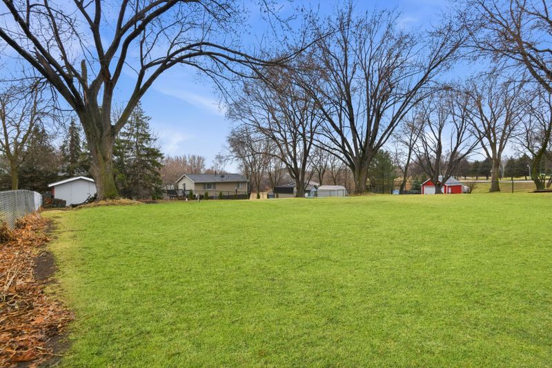 9658 Crestview Dr, Saint Joseph, MN 56374