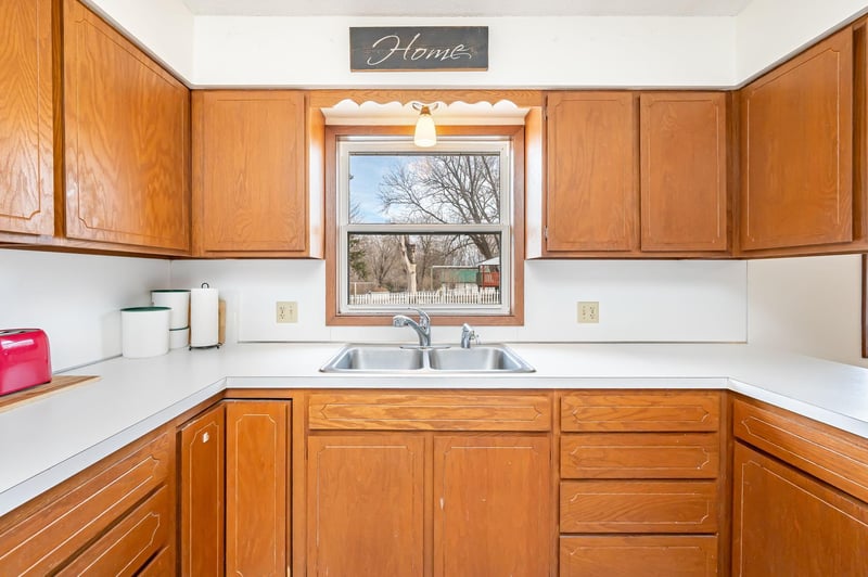 812 Main St N, Minnesota Lake, MN 56068