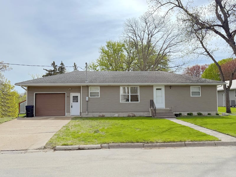 812 Main St N, Minnesota Lake, MN 56068