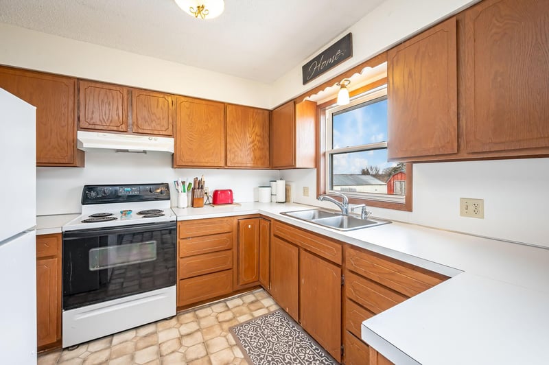 812 Main St N, Minnesota Lake, MN 56068