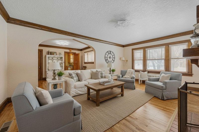718 6th St N, Saint James, MN 56081