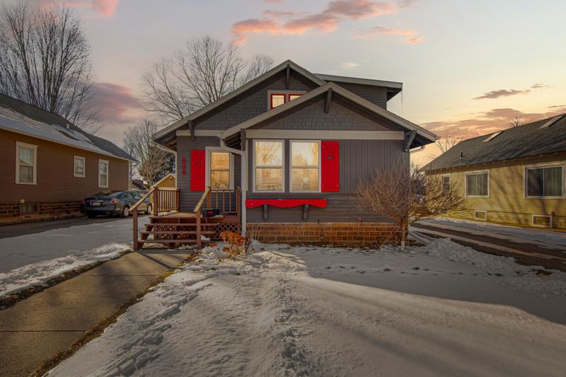 836 7th Ave SW, Faribault, MN 55021