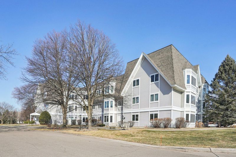 4035 Victoria St N #212, Shoreview, MN 55126