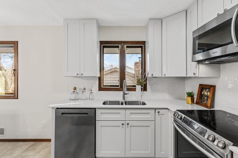 1547 20th Ave NW, New Brighton, MN 55112