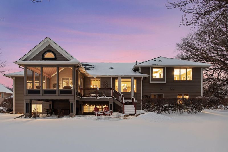 305 Pondview Ln, Chaska, MN 55318