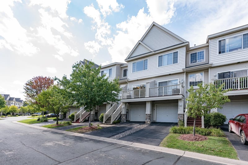 2315 Eagle Trace Ln, Woodbury, MN 55129