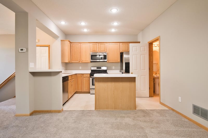 2315 Eagle Trace Ln, Woodbury, MN 55129