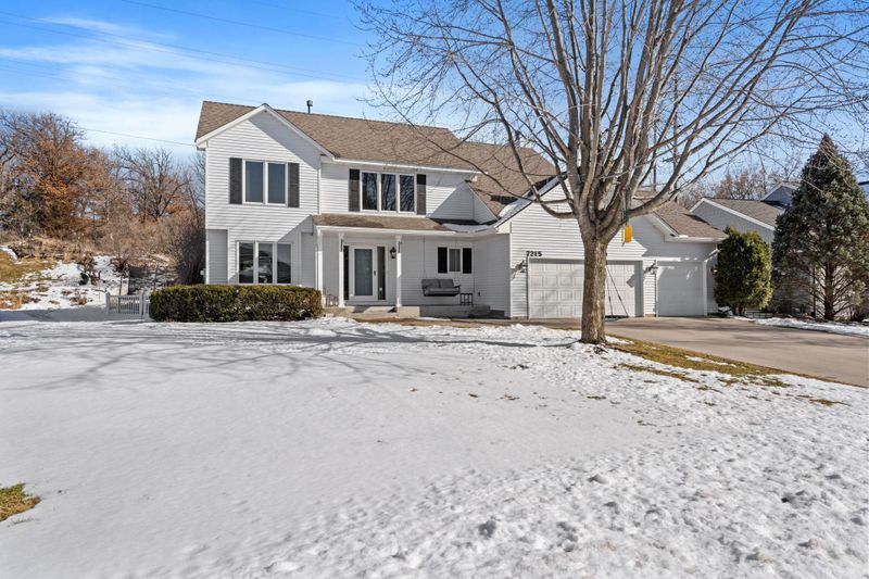 7215 Sunshine Dr, Eden Prairie, MN 55346