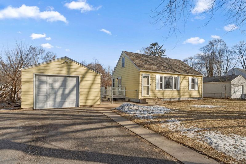 2251 Pinewood Dr, Mounds View, MN 55112