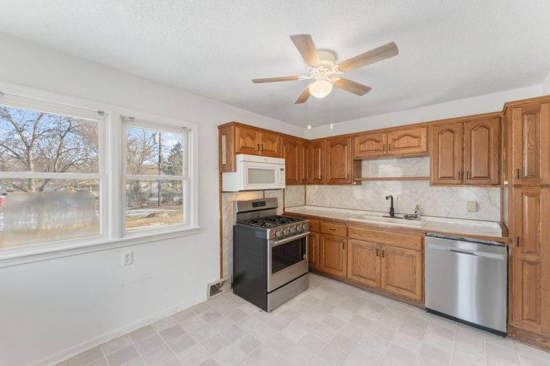 2251 Pinewood Dr, Mounds View, MN 55112