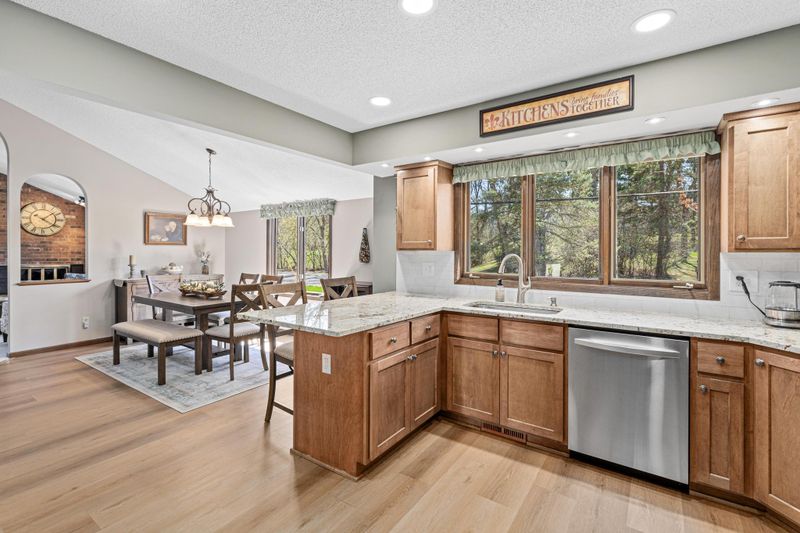2347 Greenbrier Cir, Little Canada, MN 55117