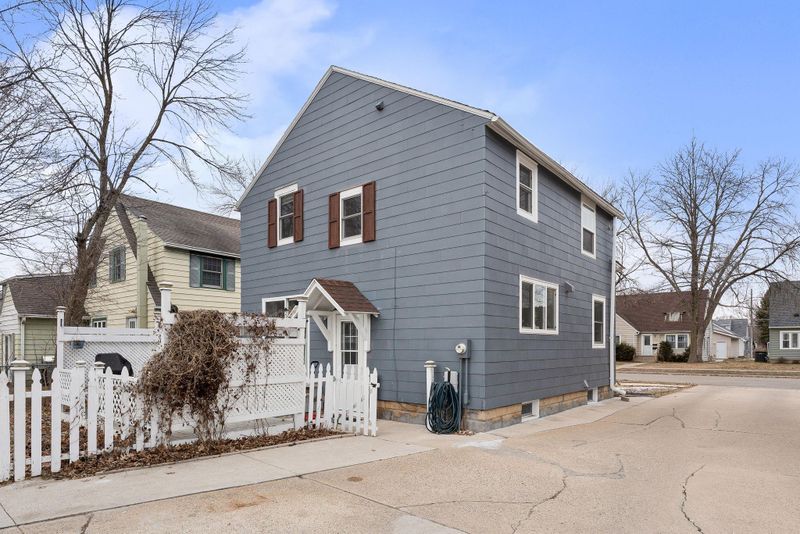 711 6th Ave SW, Austin, MN 55912