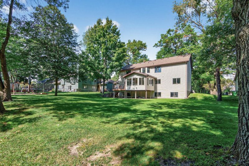 102 Woodridge Ln, Circle Pines, MN 55014