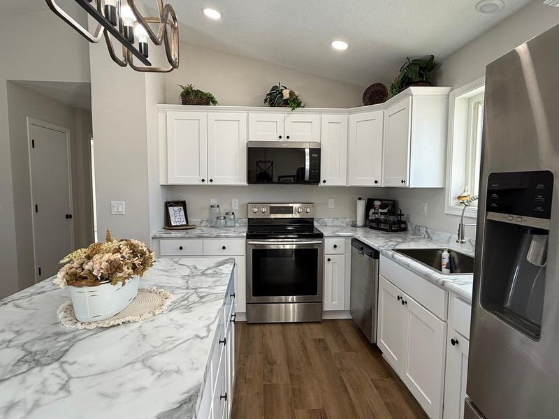 1940 La Casa Ln SE, Owatonna, MN 55060