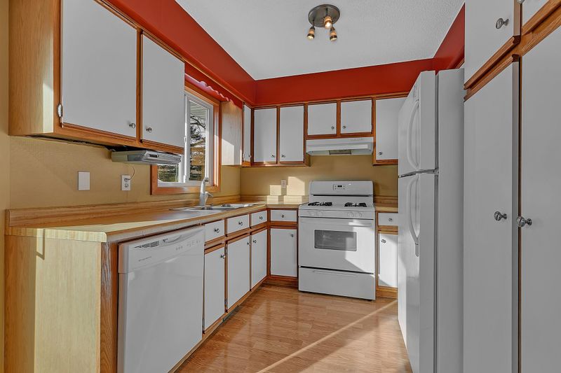 7998 E River Rd, Fridley, MN 55432