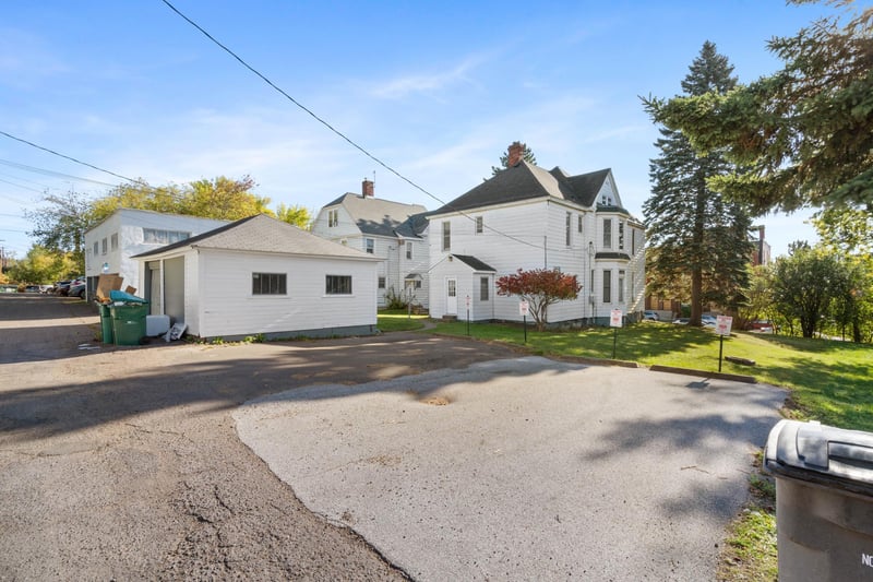 1211 E 1st St, Duluth, MN 55805