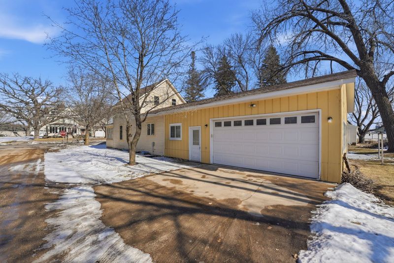 4 Riverside Ave NE, Melrose, MN 56352