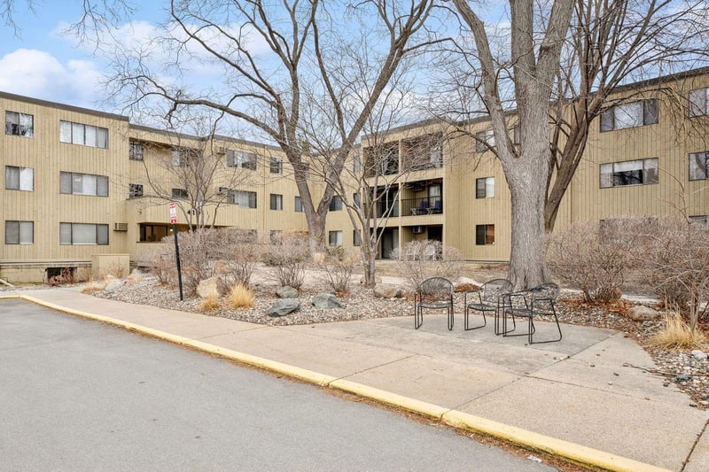 4101 Parklawn Ave #310, Edina, MN 55435