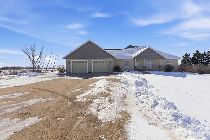 17216 County Road 5 NW, New London, MN 56273