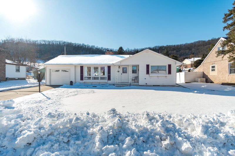 109 Hill St N, La Crescent, MN 55947