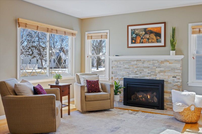 3847 Zenith Ave N, Robbinsdale, MN 55422