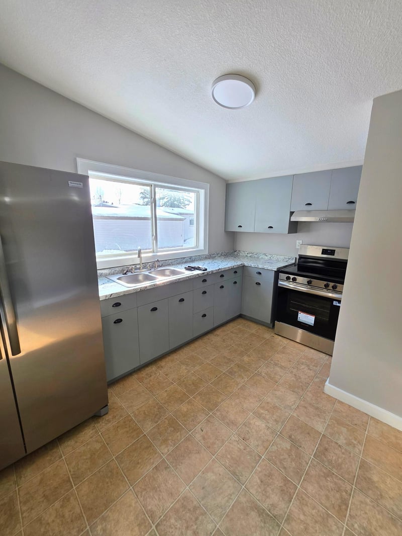 52 Garden Cir, Babbitt, MN 55706