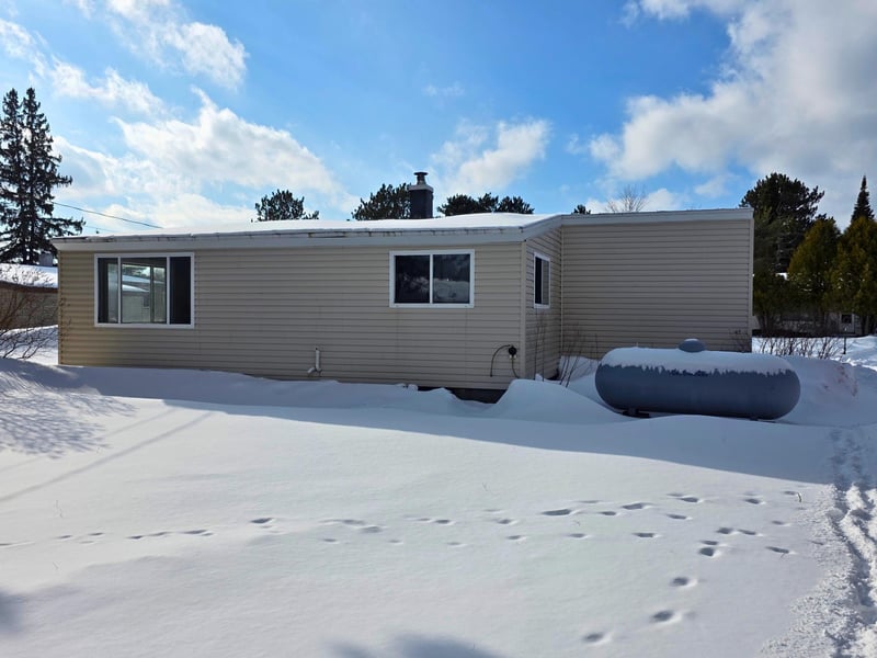 52 Garden Cir, Babbitt, MN 55706